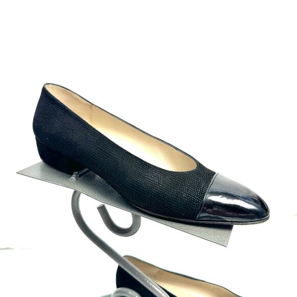 Bruno Magli Suede Black Cap Toe Low Heels Pumps Shoes Size 8.5 AA - Picture 1 of 8